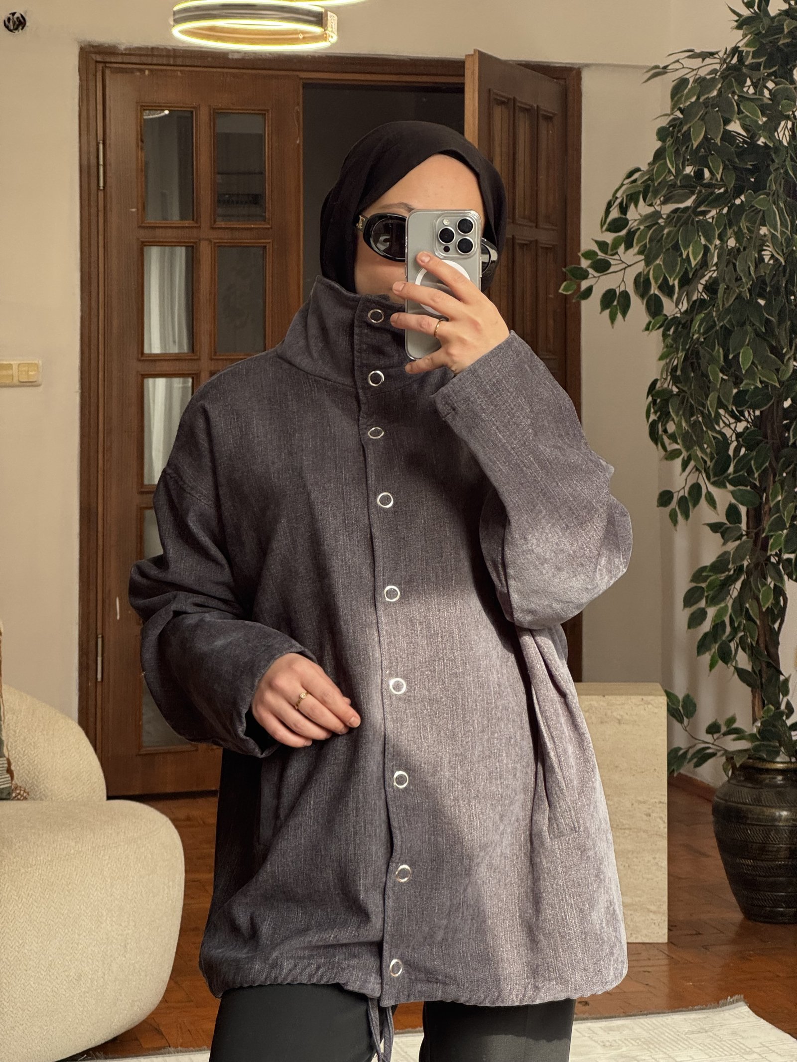 Gri Kadife Dokulu Dik Yaka Çıtçıt Detaylı Ceket